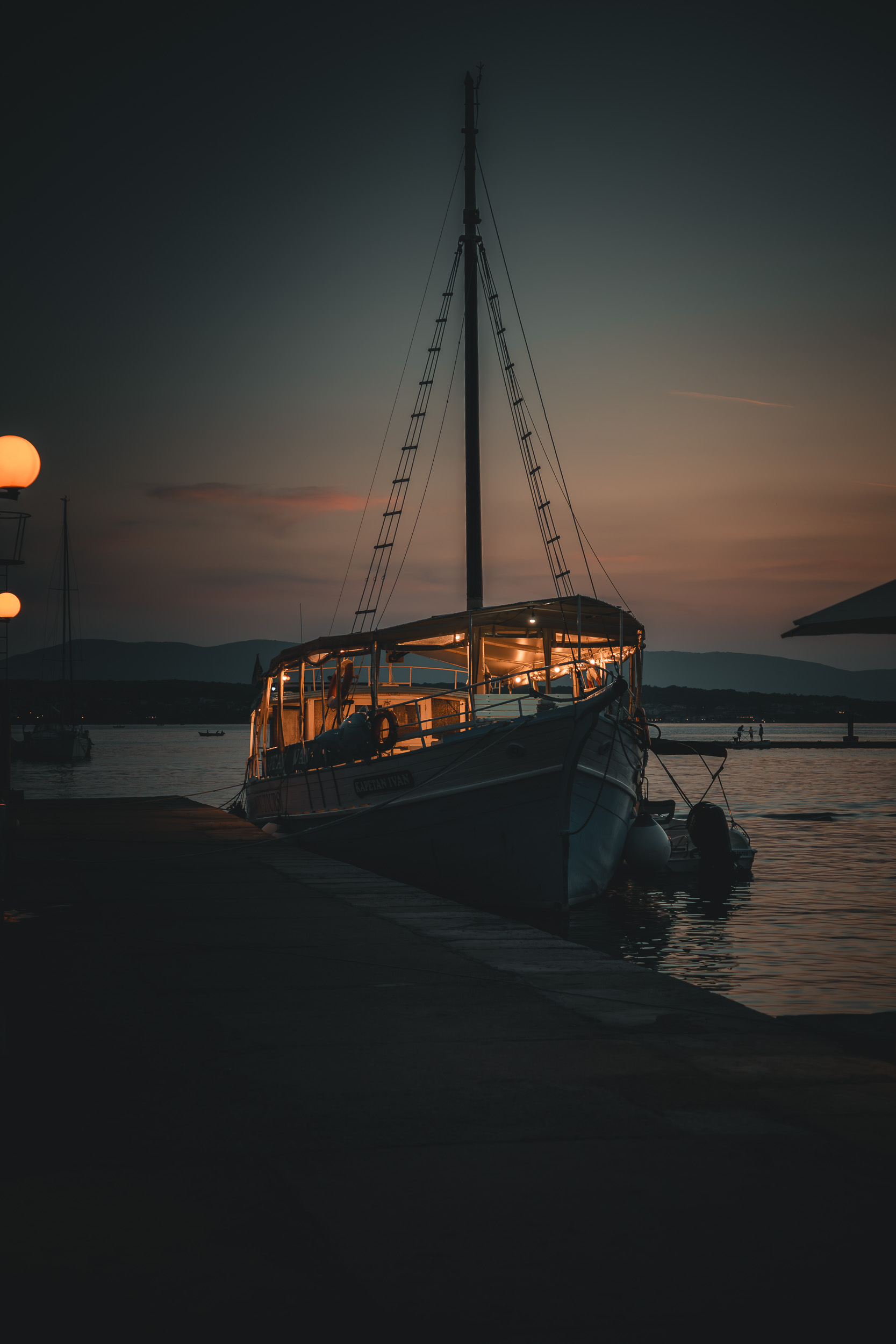 Hafen im Dämmerlicht